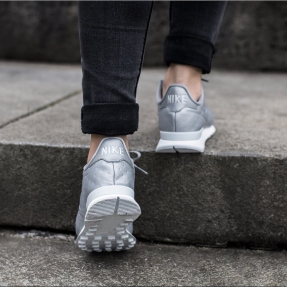 Nike Internationalist JCRD Winter Metallic SilverW - Picture 2 of 8